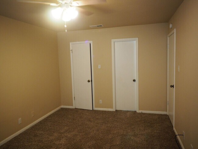 Building Photo - 3845 Ranch Road 2222