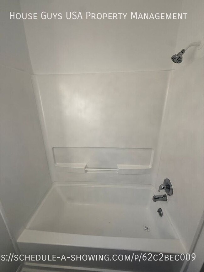 Building Photo - 9900 E 36th St S