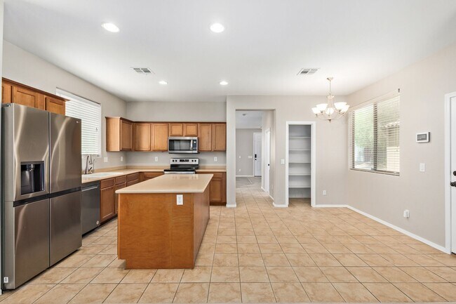 Building Photo - Gorgeous 3 bed/2 bath in Power Ranch!