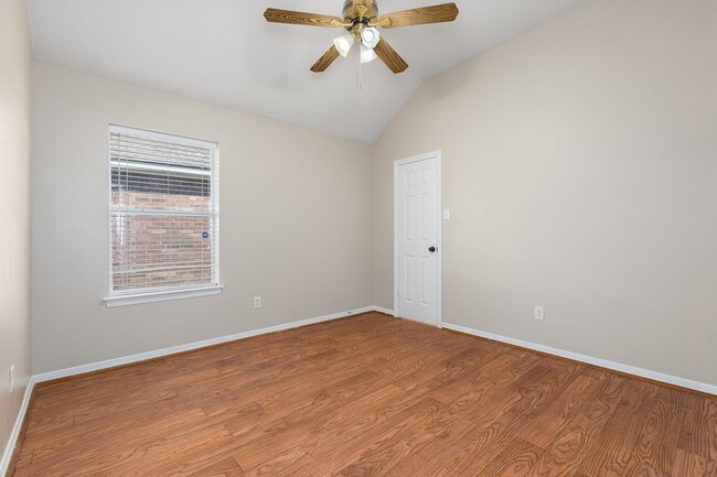 Building Photo - 8015 Sports Haven Dr