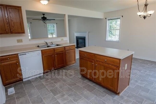 Building Photo - 6392 Greystone Creek Rd