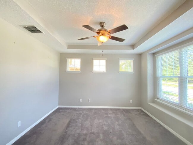 Building Photo - WINDERMERE TRAILS - 3BR/2.5BA PLUS DEN - WALK TO THE PARK