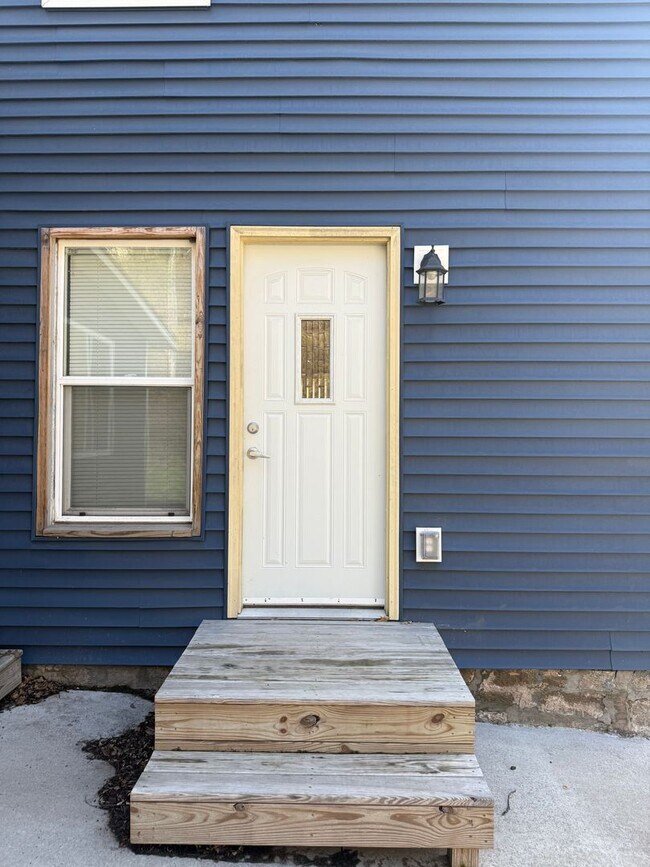 Building Photo - 226 Ferry St