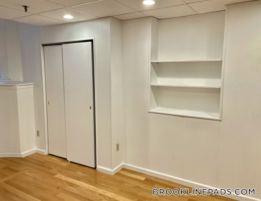 Building Photo - 1077 Beacon St