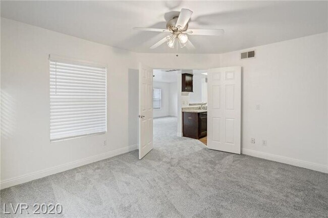 Building Photo - 2 Bedroom Condo