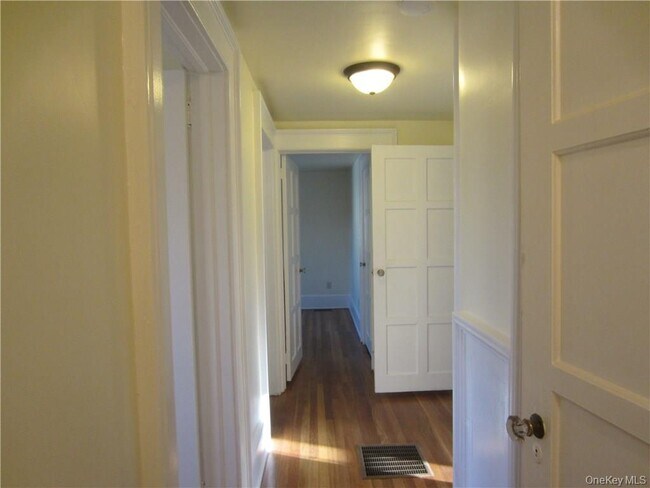 Building Photo - 212 S Cherry St