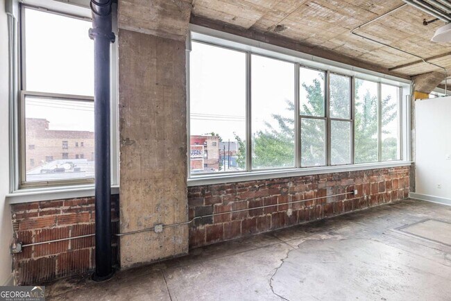 Building Photo - 505 Whitehall St SW