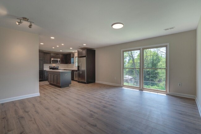 Building Photo - 507 Stonegate Dr