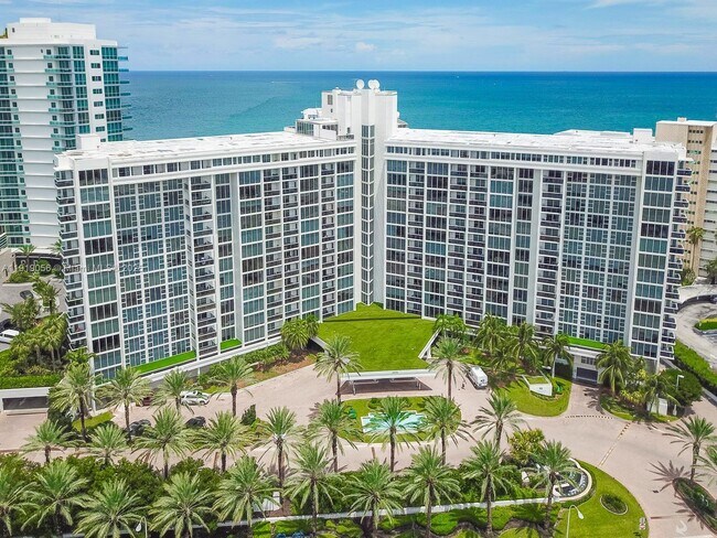 Building Photo - 10275 Collins Ave