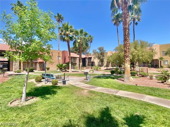 Building Photo - 5081 River Glen Dr