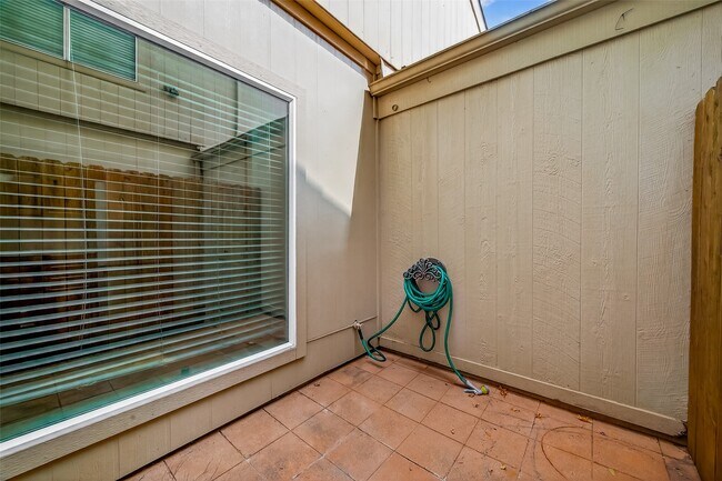 Building Photo - 12691 Briar Patch Dr