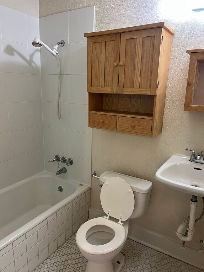 Building Photo - 1 Bed in the Paseo District