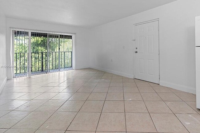 Building Photo - 1201 Lake Victoria Dr