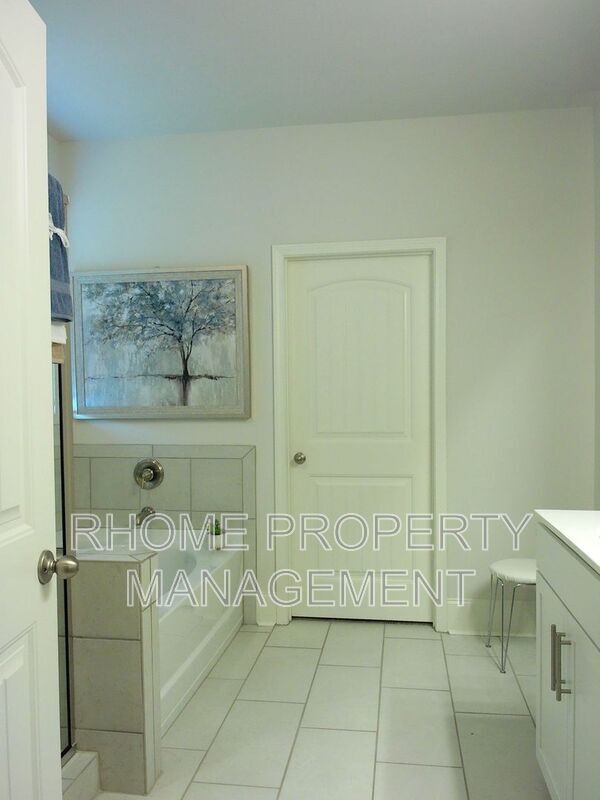 Building Photo - 9926 Stretford Rd