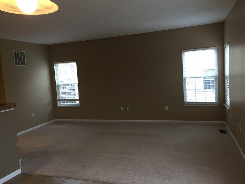 Building Photo - 214 Southern Valley Ct