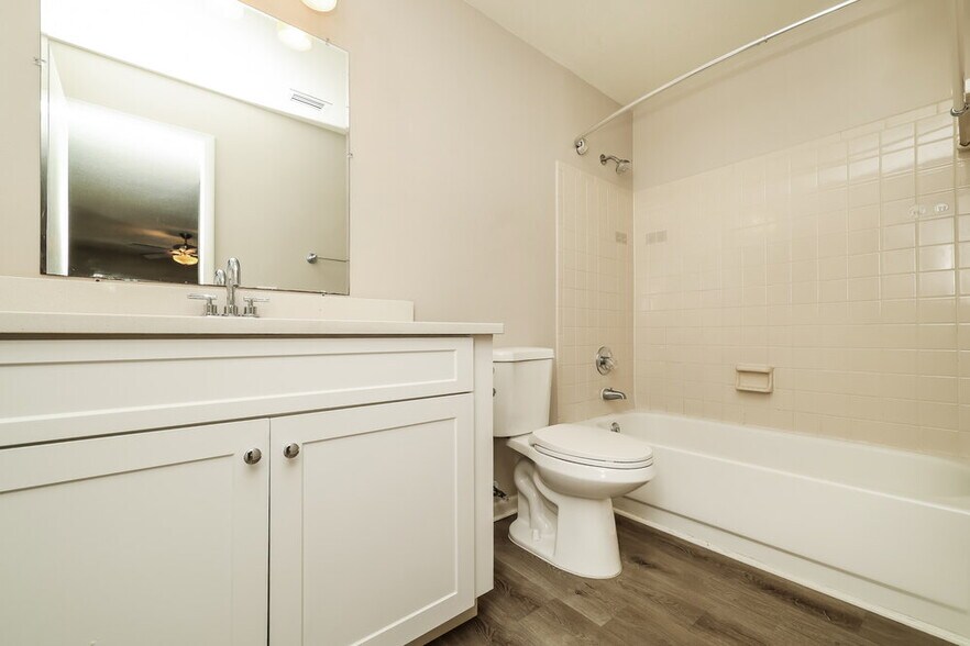 Building Photo - 1828 Craven Dr
