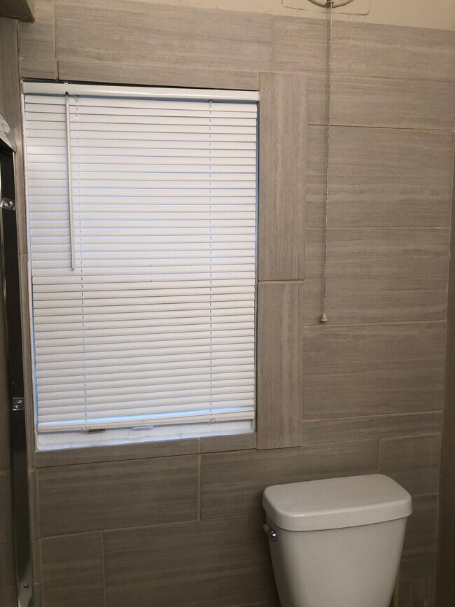 Building Photo - 1019 Linden St