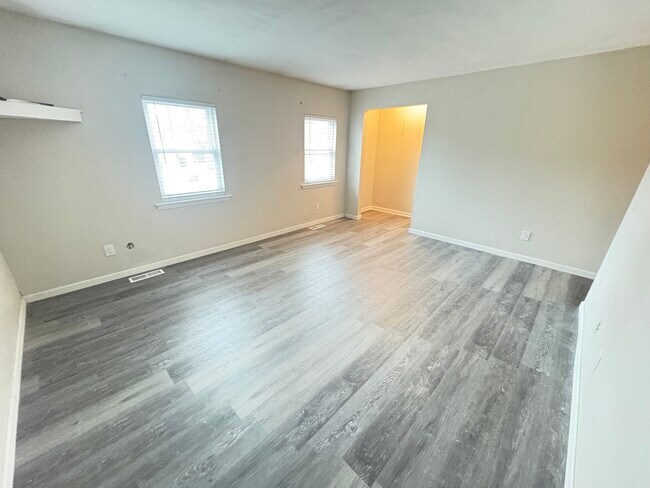 Building Photo - 813 S Grosvenor Ct