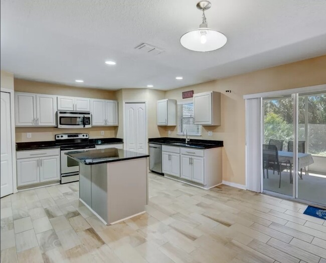 Kitchen - 5225 NW Wisk Fern Cir