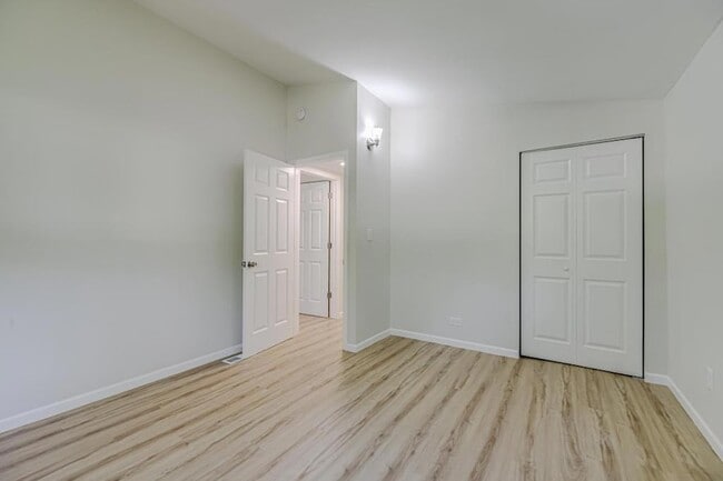 Building Photo - 835 Niagara Ln N