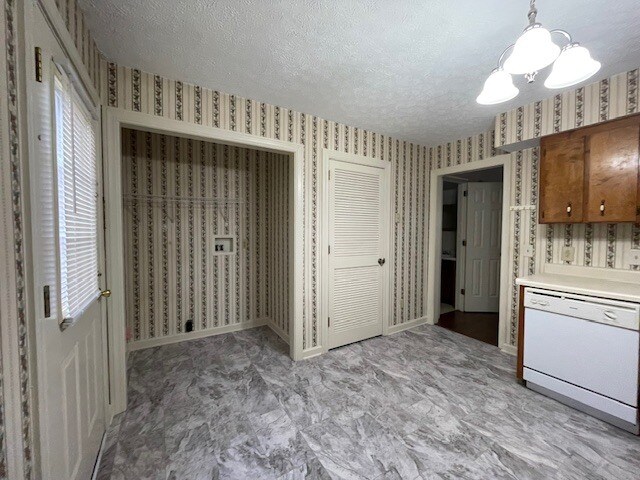 Building Photo - 325 S Boyers Ave