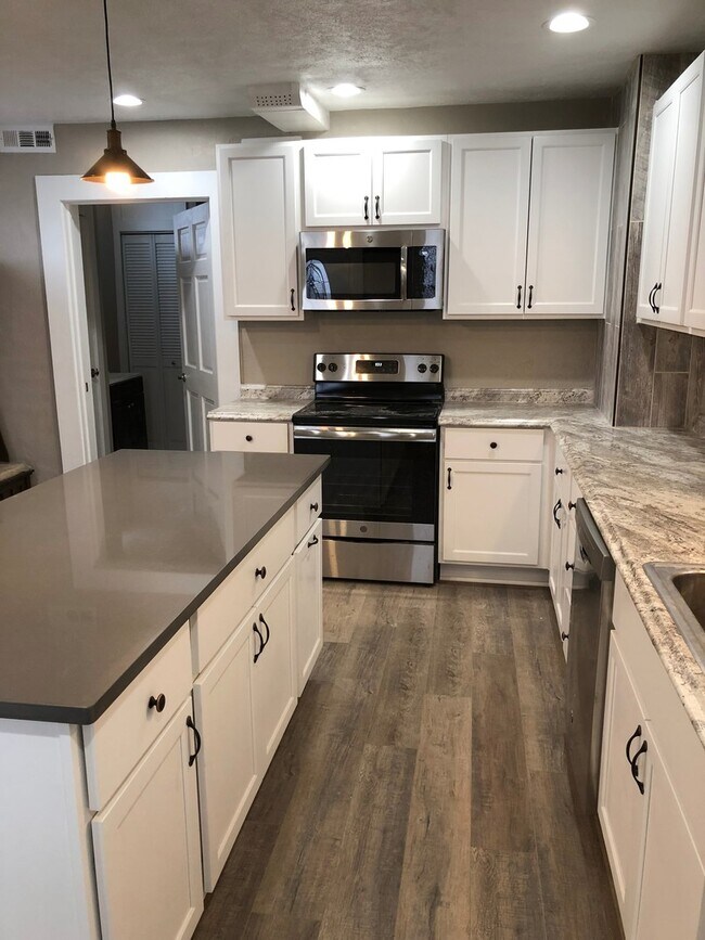 Building Photo - *******2-bed/1-bath COMPLETELY RENOVATED HOME FOR RENT in Bridgeville!*****