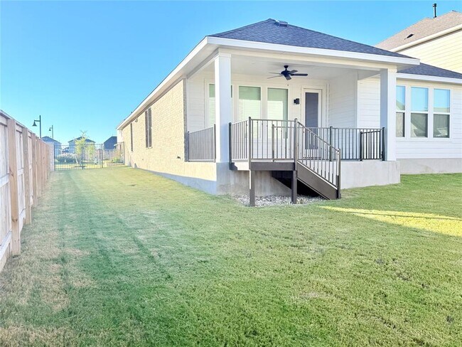 Building Photo - 133 Cintilar St