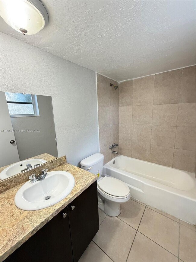 Building Photo - 2129 Davie Blvd