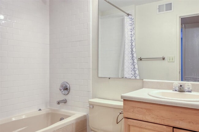 Building Photo - 8555 S Fairmount Dr