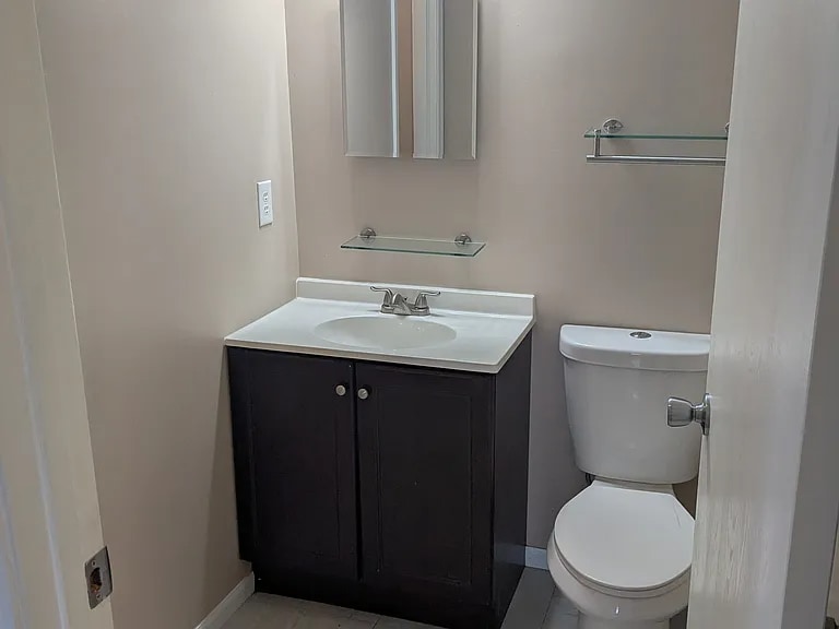 Building Photo - 5350 Camelot Dr