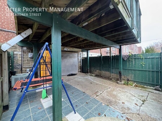 Building Photo - 223 Lardner St