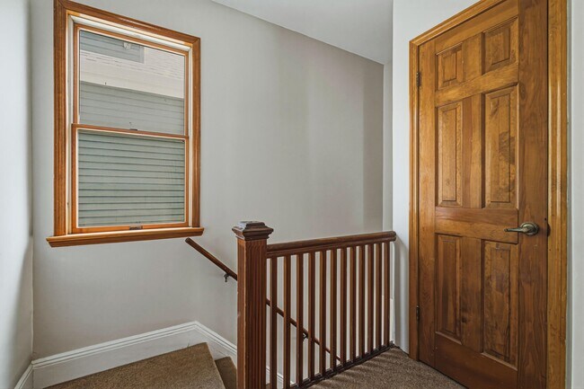 Building Photo - 55 W 5th St