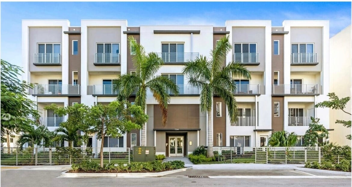Building Photo - 1045 NE 18th Ave