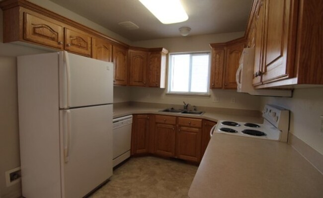 Building Photo - Newer 3 bedroom twin home in east Idaho Falls