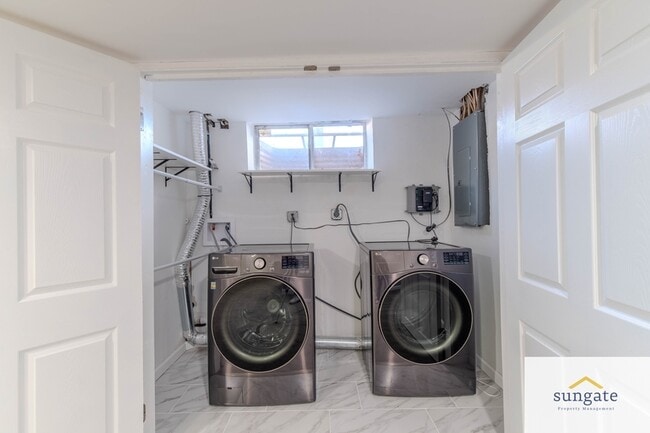 Building Photo - 4254 Cayuga Rd