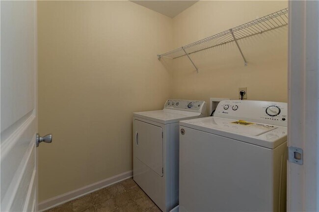 Building Photo - 6210 Elmshorn Way