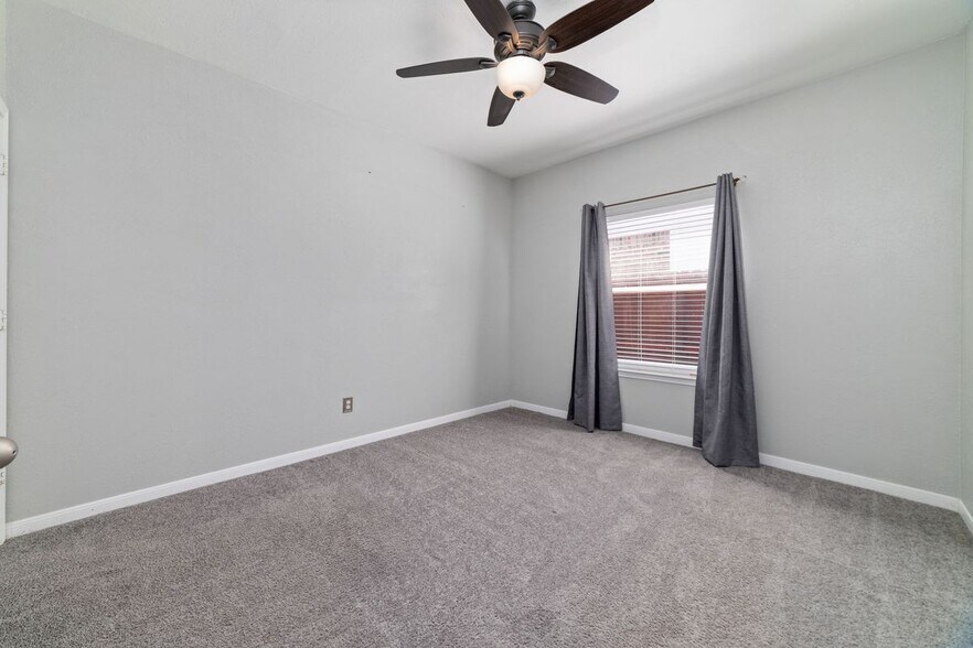 Building Photo - 22531 Heather Way Ct