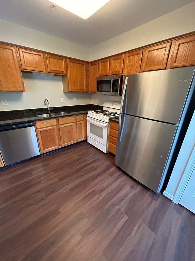 Building Photo - Coming Soon! 3 BED + 3 Bath - Brick front ...