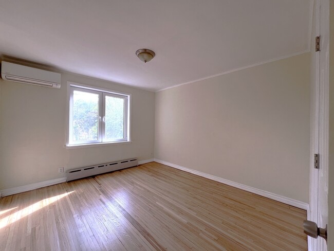 Building Photo - 67-14 Juno St
