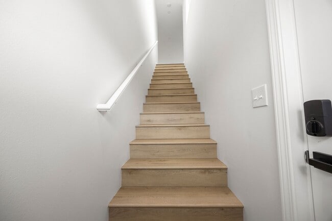 Building Photo - AVAILABLE NOW...BRAND NEW 3 BEDROOM 2 BATH