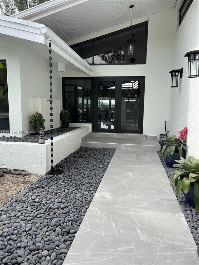 Building Photo - 7521 SW 56th St