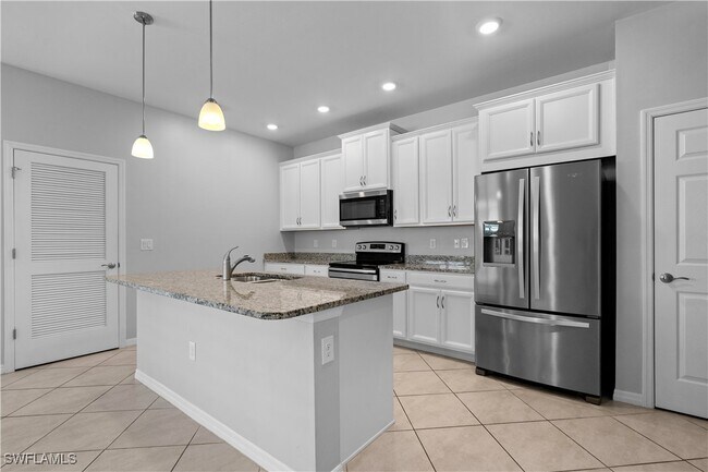 Building Photo - 3041 Royal Gardens Ave