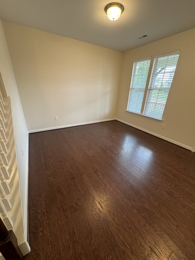 Building Photo - 6901 Swanhaven Dr