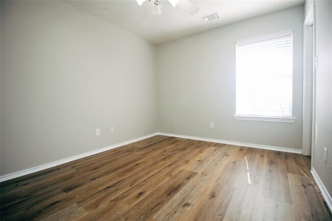 Building Photo - 43 W Spindle Tree Cir