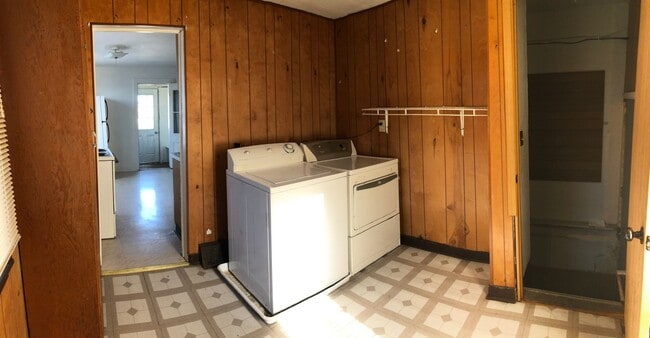 Building Photo - 1-Bed House in Reinbeck