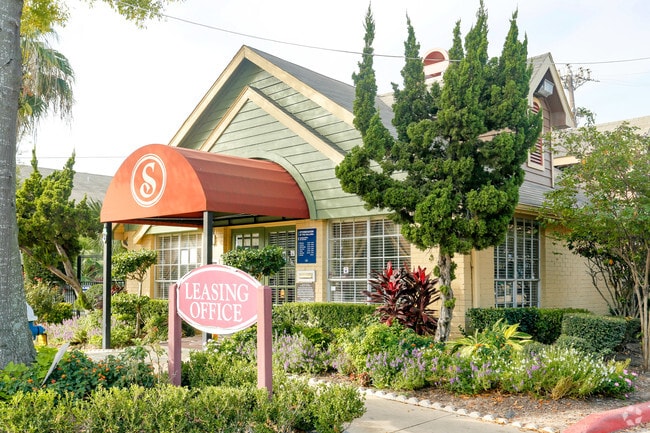 Building Photo - Stonehaven at the Galleria