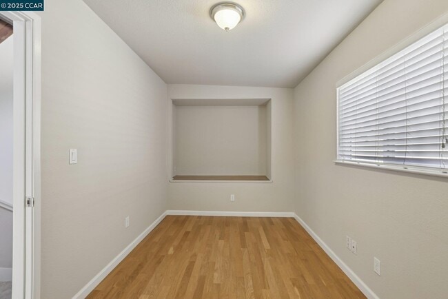 Building Photo - 1035 Alta Mesa Dr