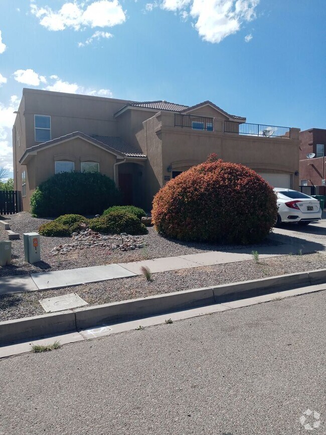 Building Photo - Easy Commute to Los Alamos or Santa Fe
