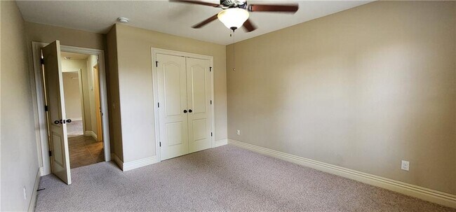 Building Photo - 4000 SW Hollowbrook St