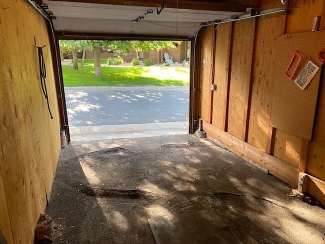 Building Photo - 8020 Holland Ct